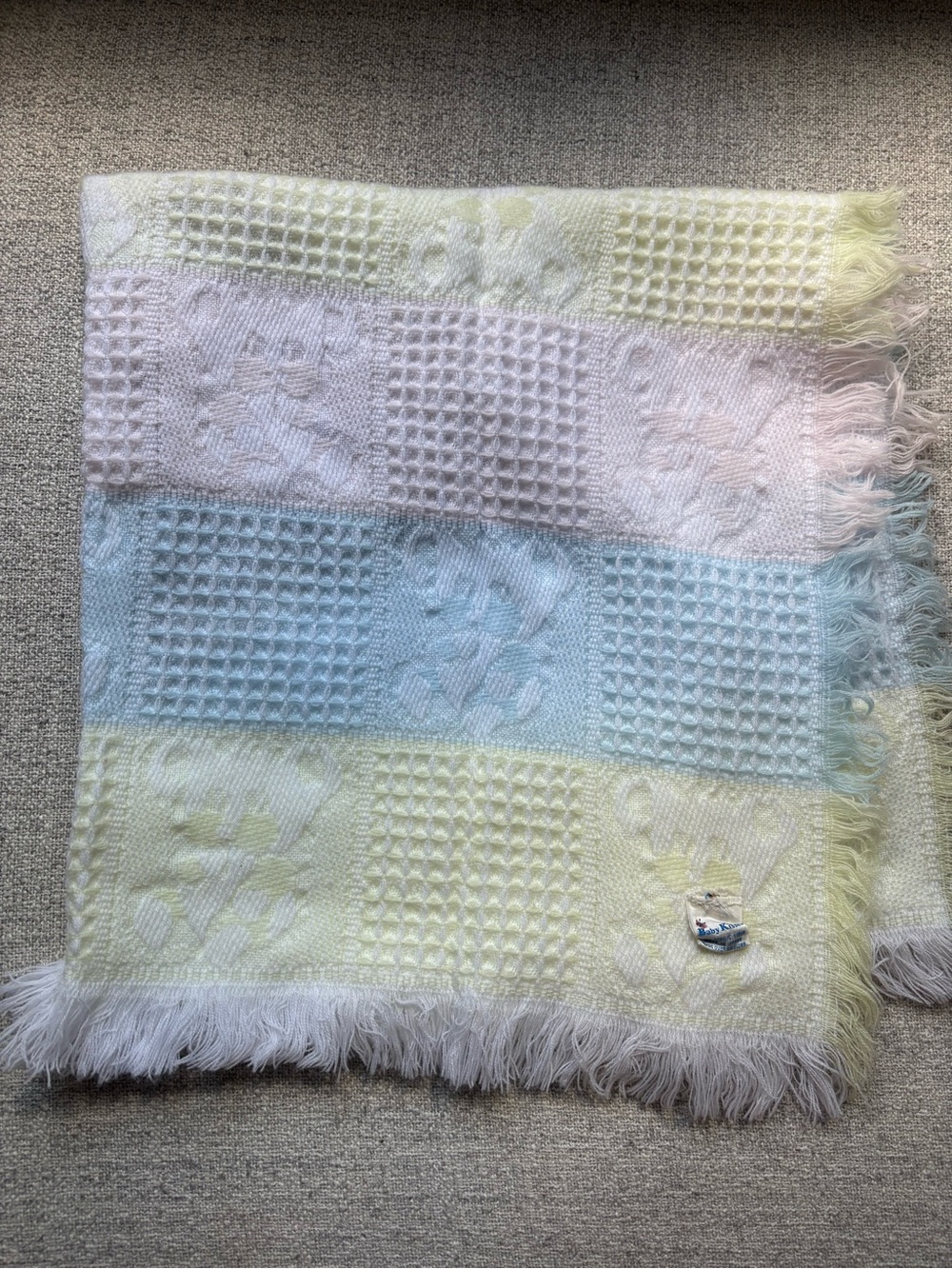 Pastel vintage baby blanket - Picture 3 of 9